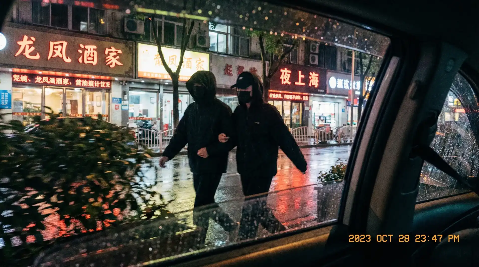 小狗pro - 顶流明星深夜密会现场抓拍照片